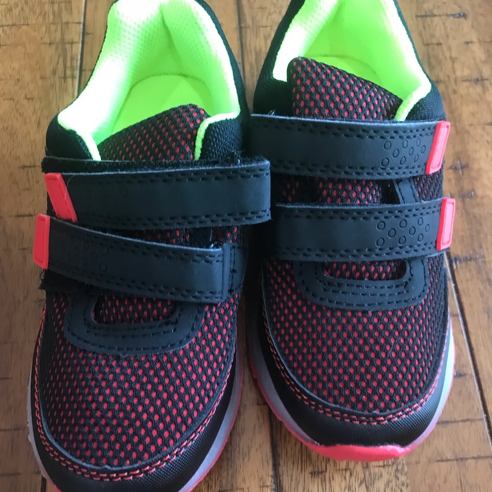 Carter’s light up tennis shoes